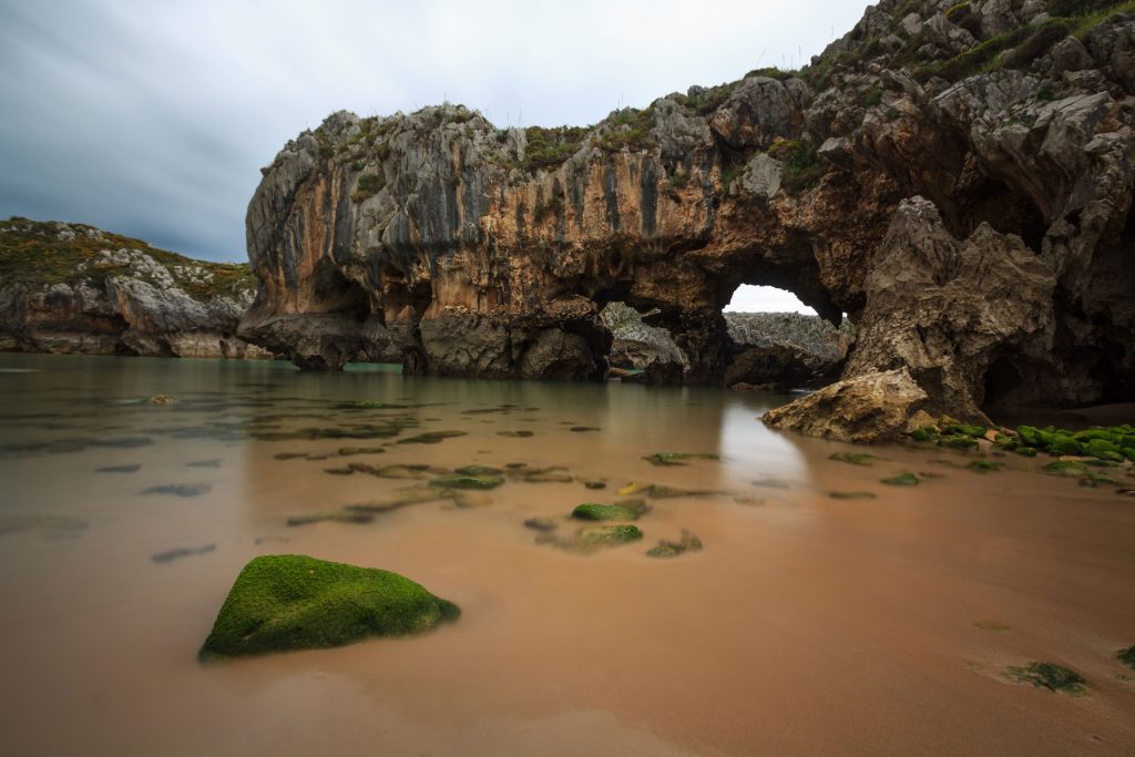 cuevas de mar en llanes